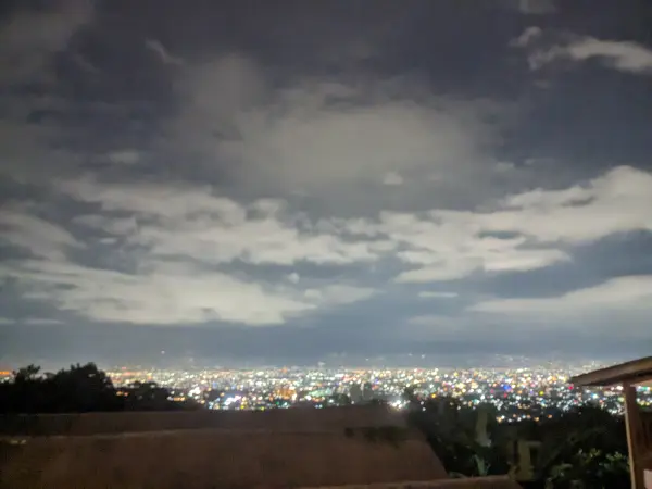 Pemandangan langit malam hari