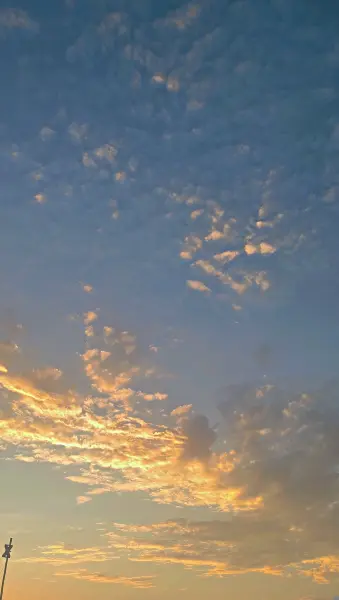 pemandangan langit di pagi hari