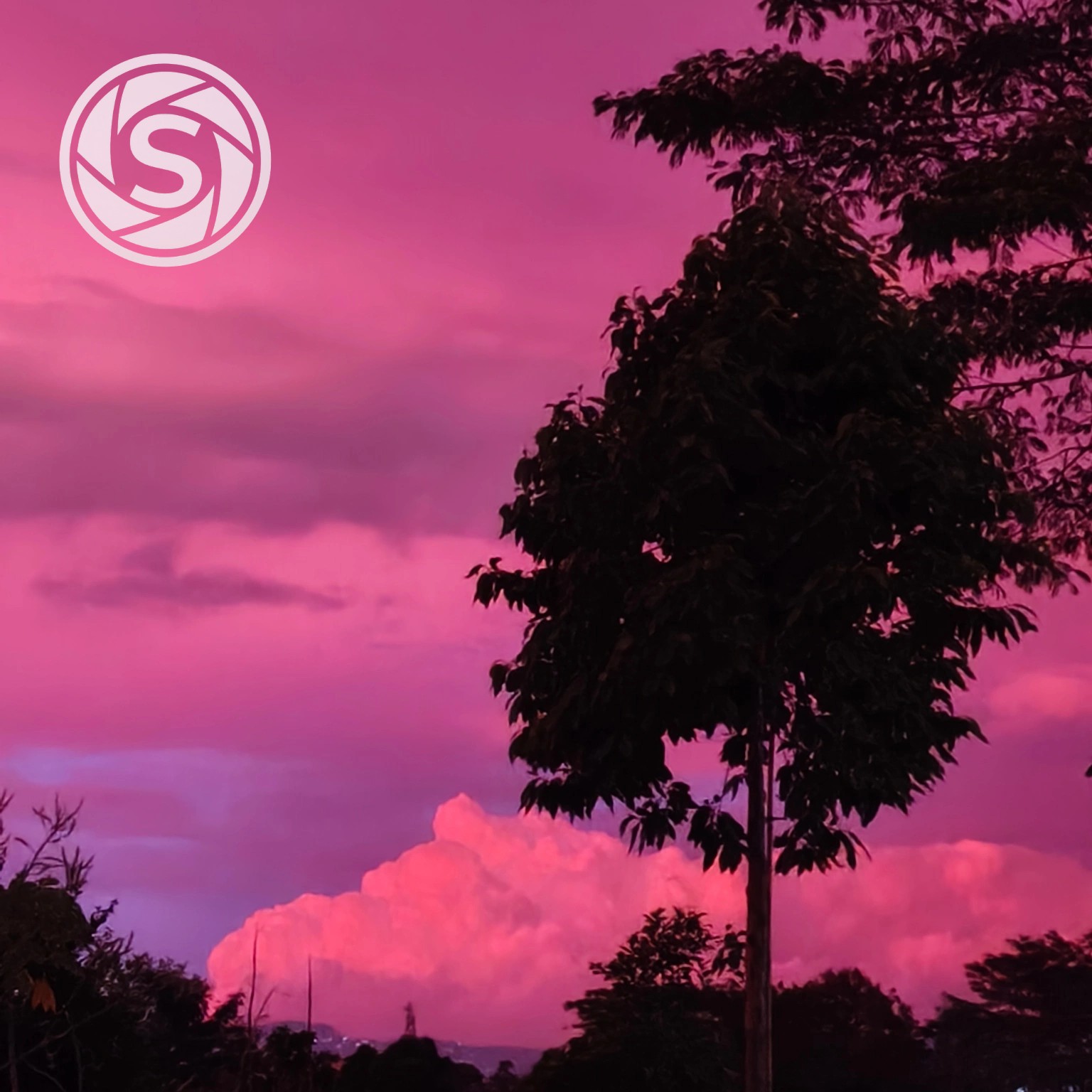 Matahari terbenam - foto oleh Ilyas Alhafiz di PictStock