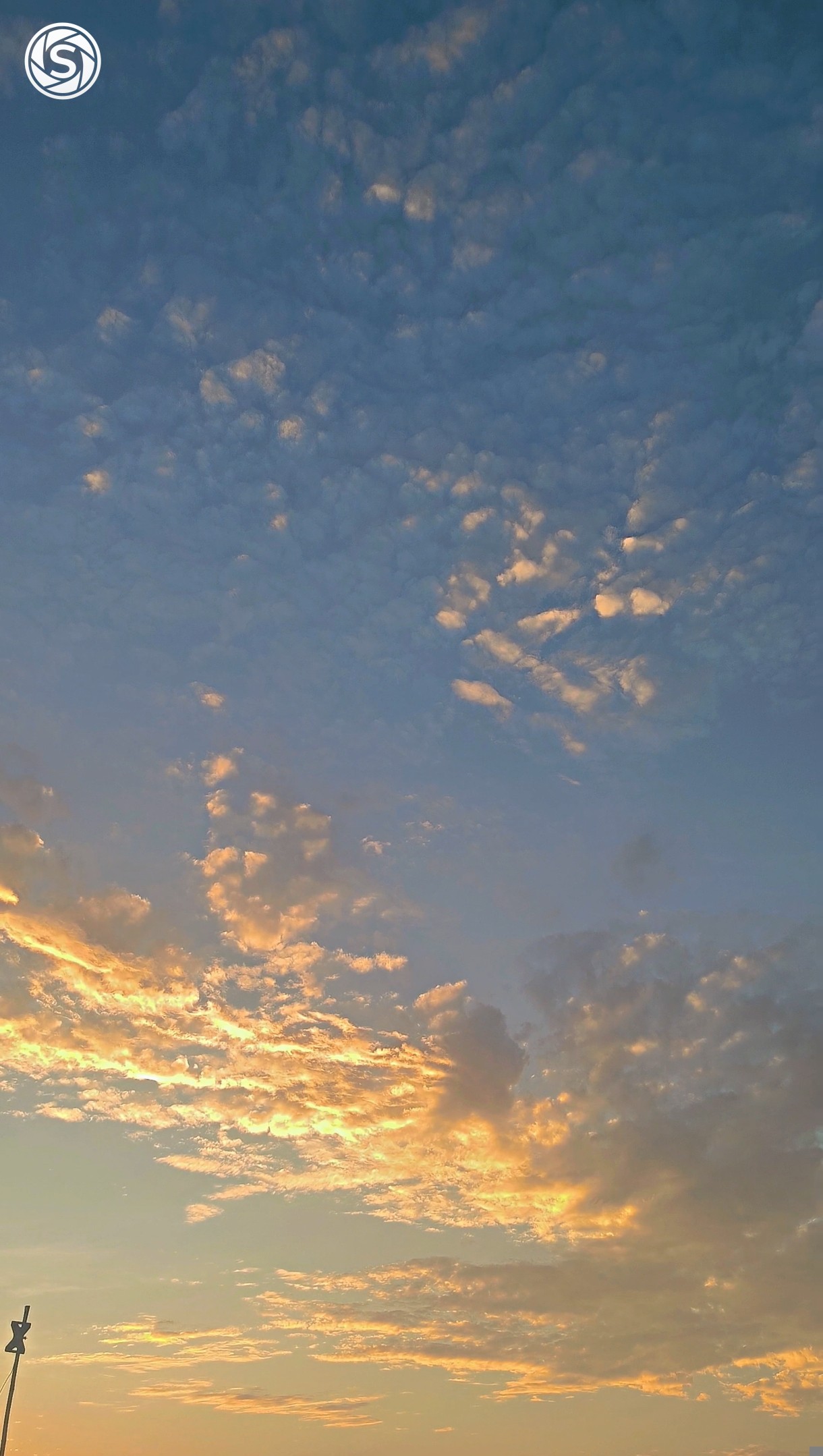 pemandangan langit di pagi hari - foto oleh riski hy di PictStock