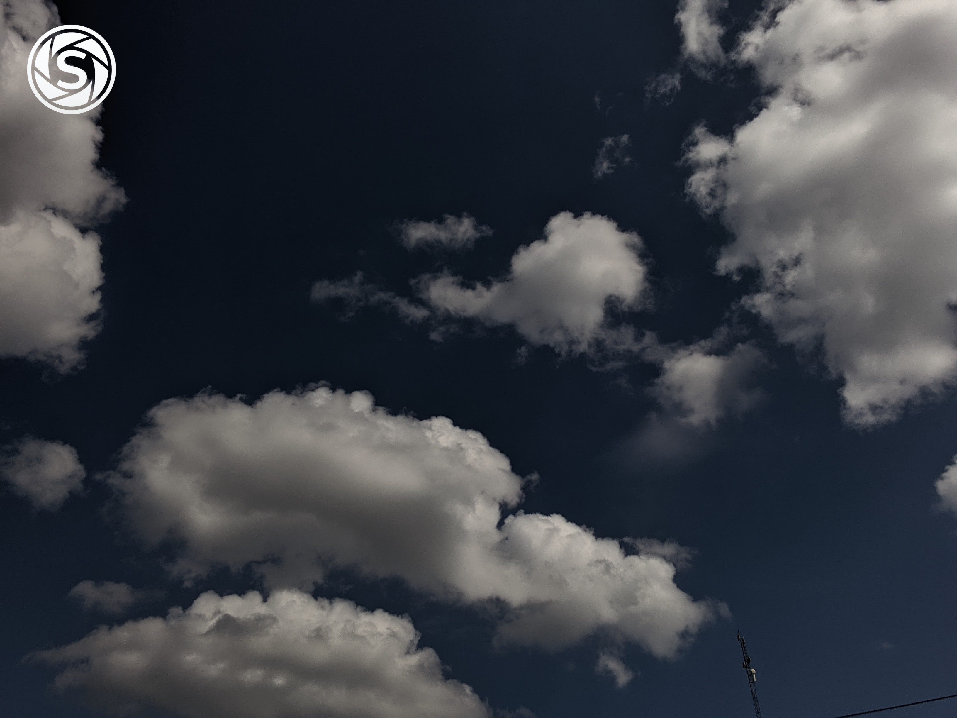 Pemandangan Langit di siang hari - foto oleh Renn_080 di PictStock
