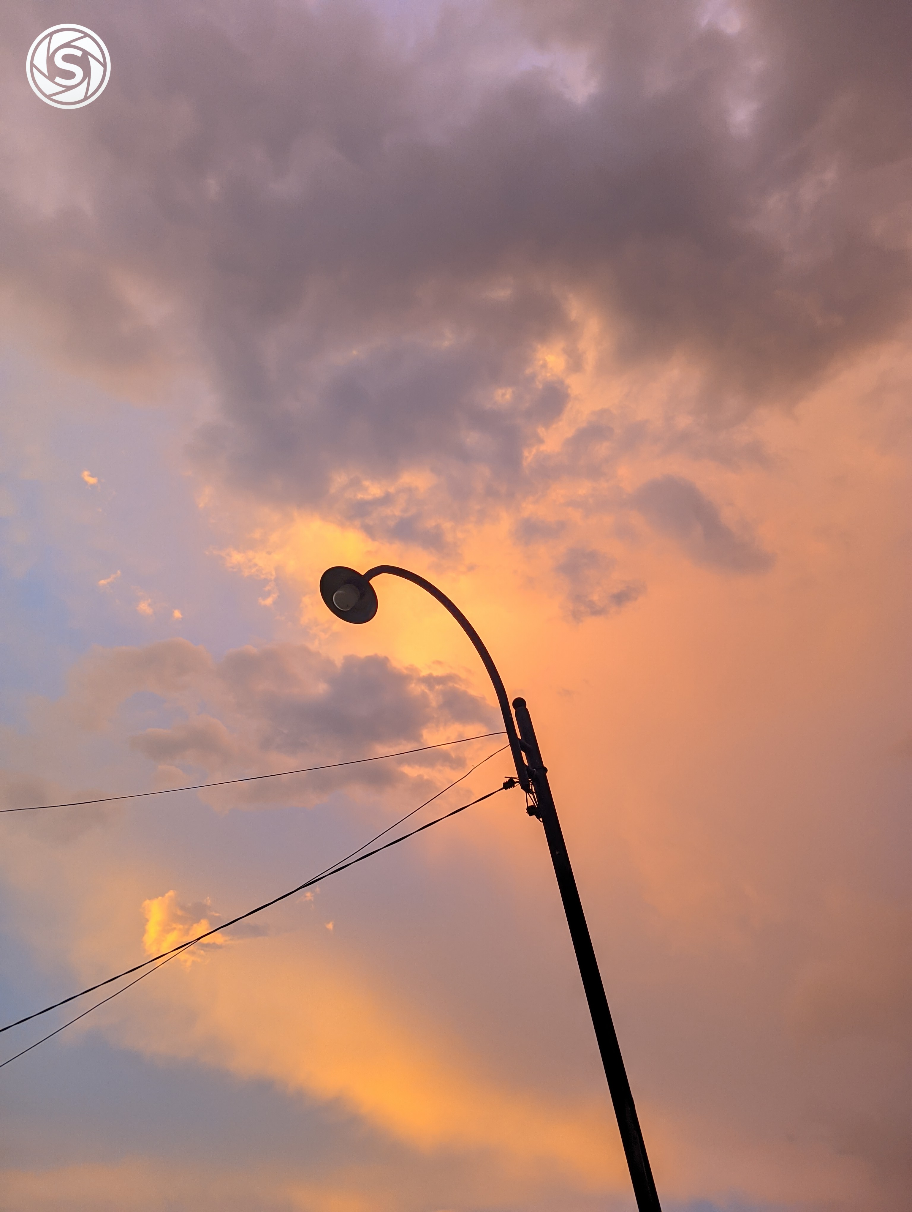 Pemandangan sunset saat sore - foto oleh Tristan Ardiansyah di PictStock