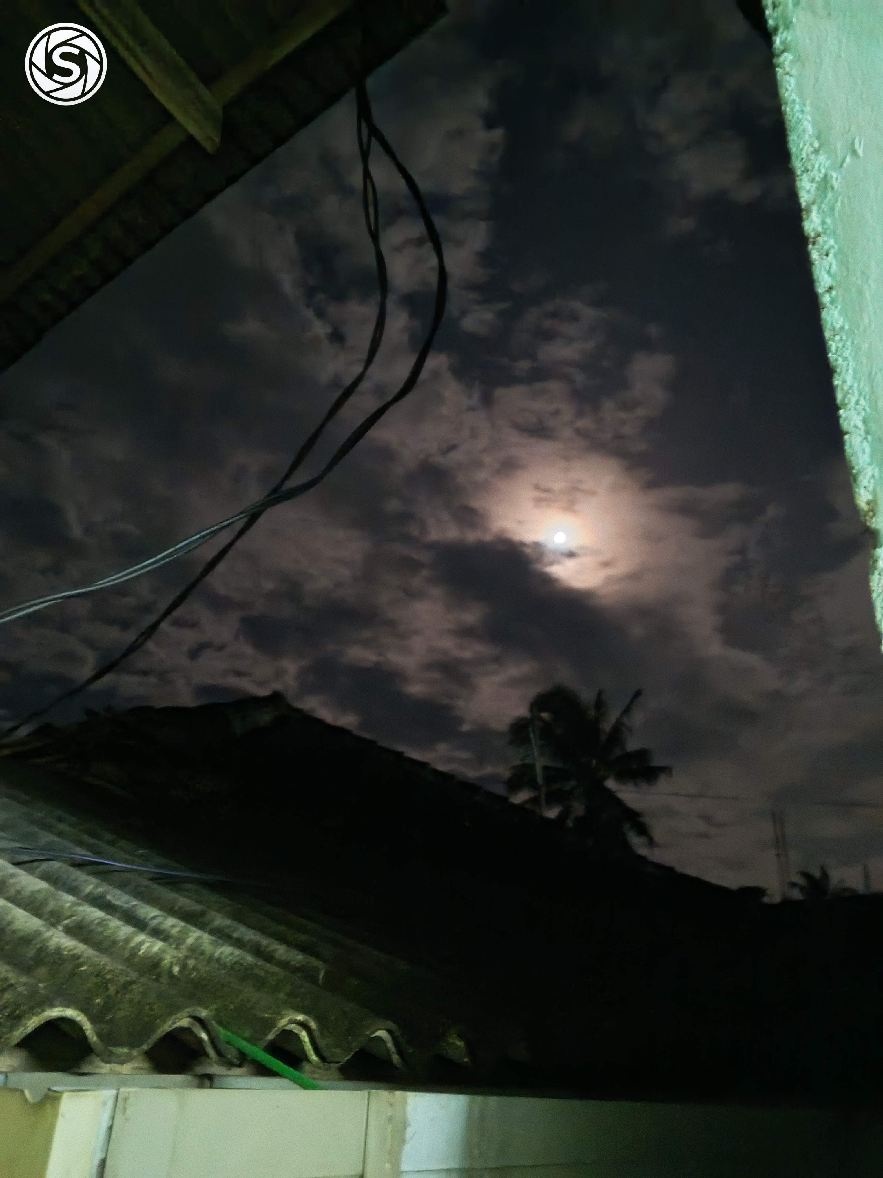 bulan - foto oleh Muhamad Rafli di PictStock