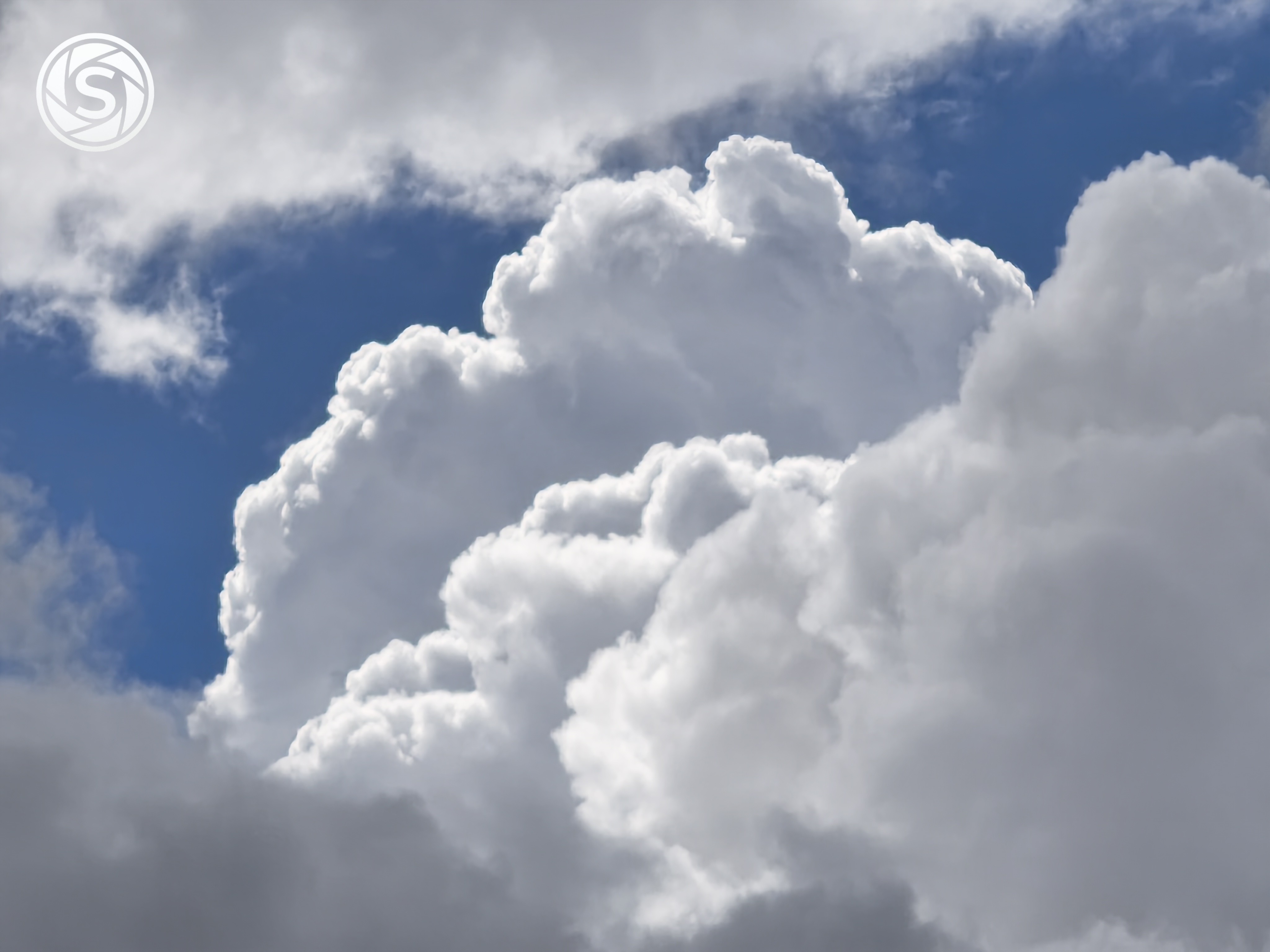 Awan aesthetic - foto oleh Ilyas Alhafiz di PictStock