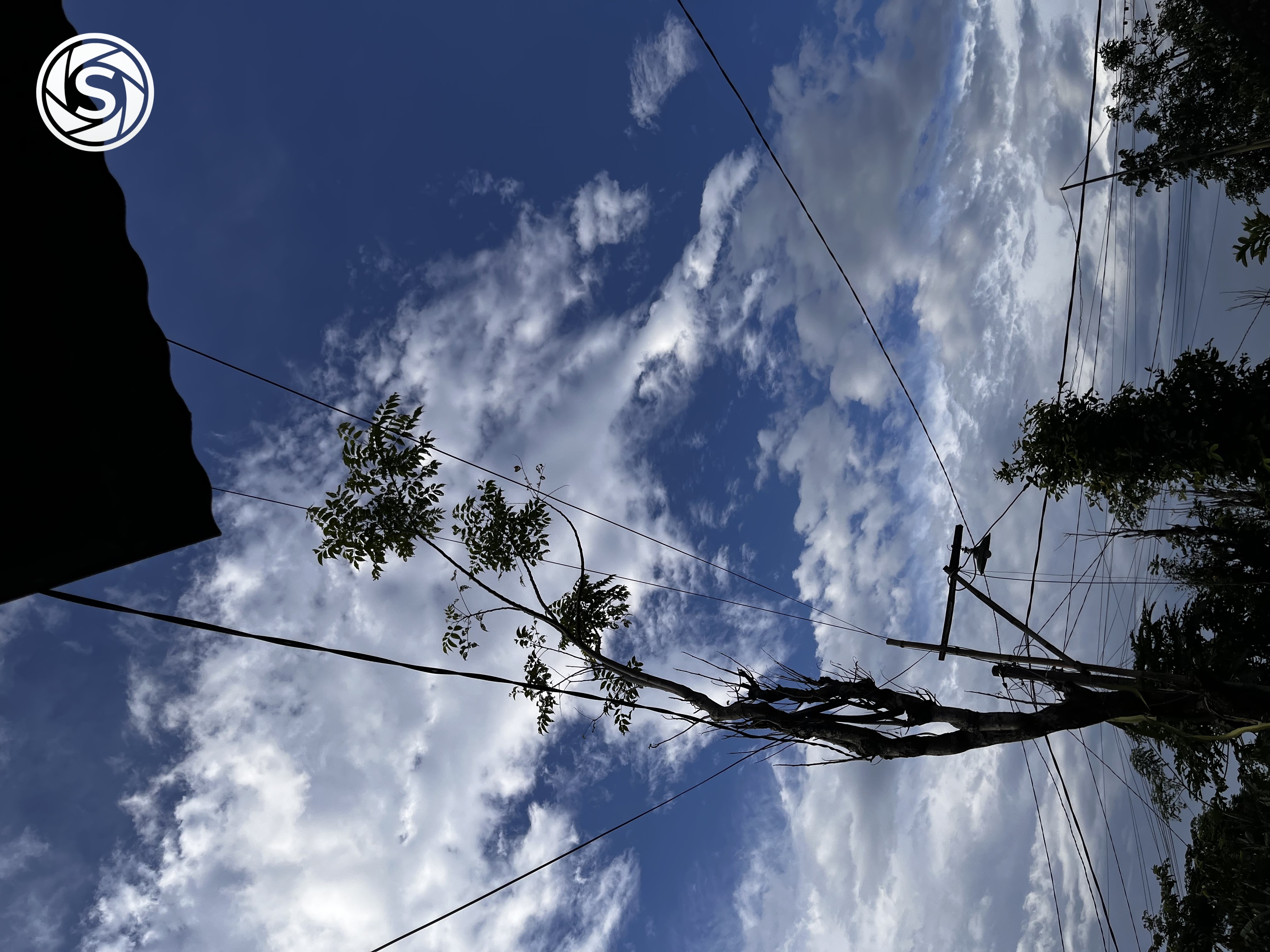 Awan ketika cuaca cerah - foto oleh Irul Basori di PictStock