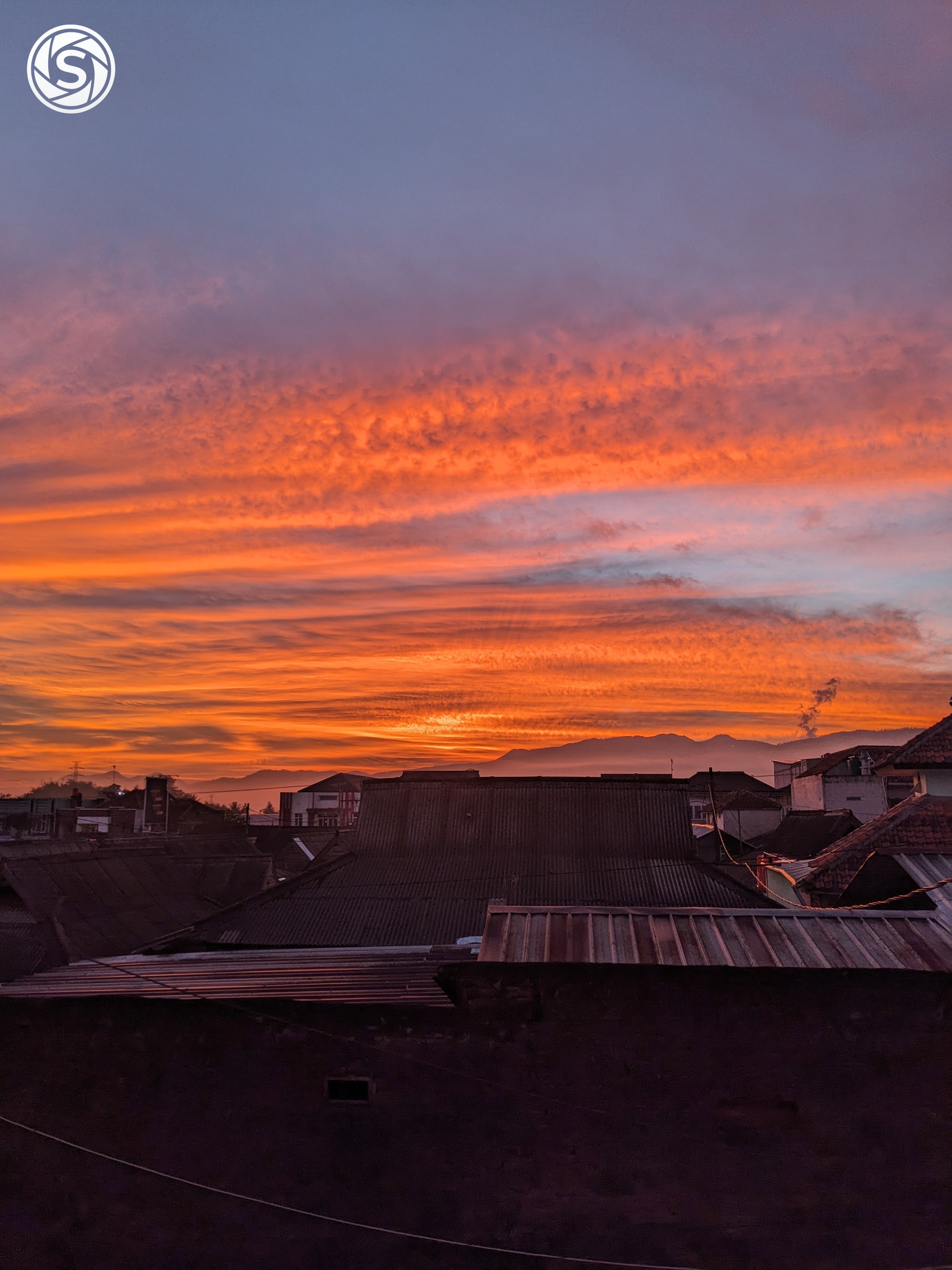Sunrise di rumah - foto oleh Arul Sayid di PictStock