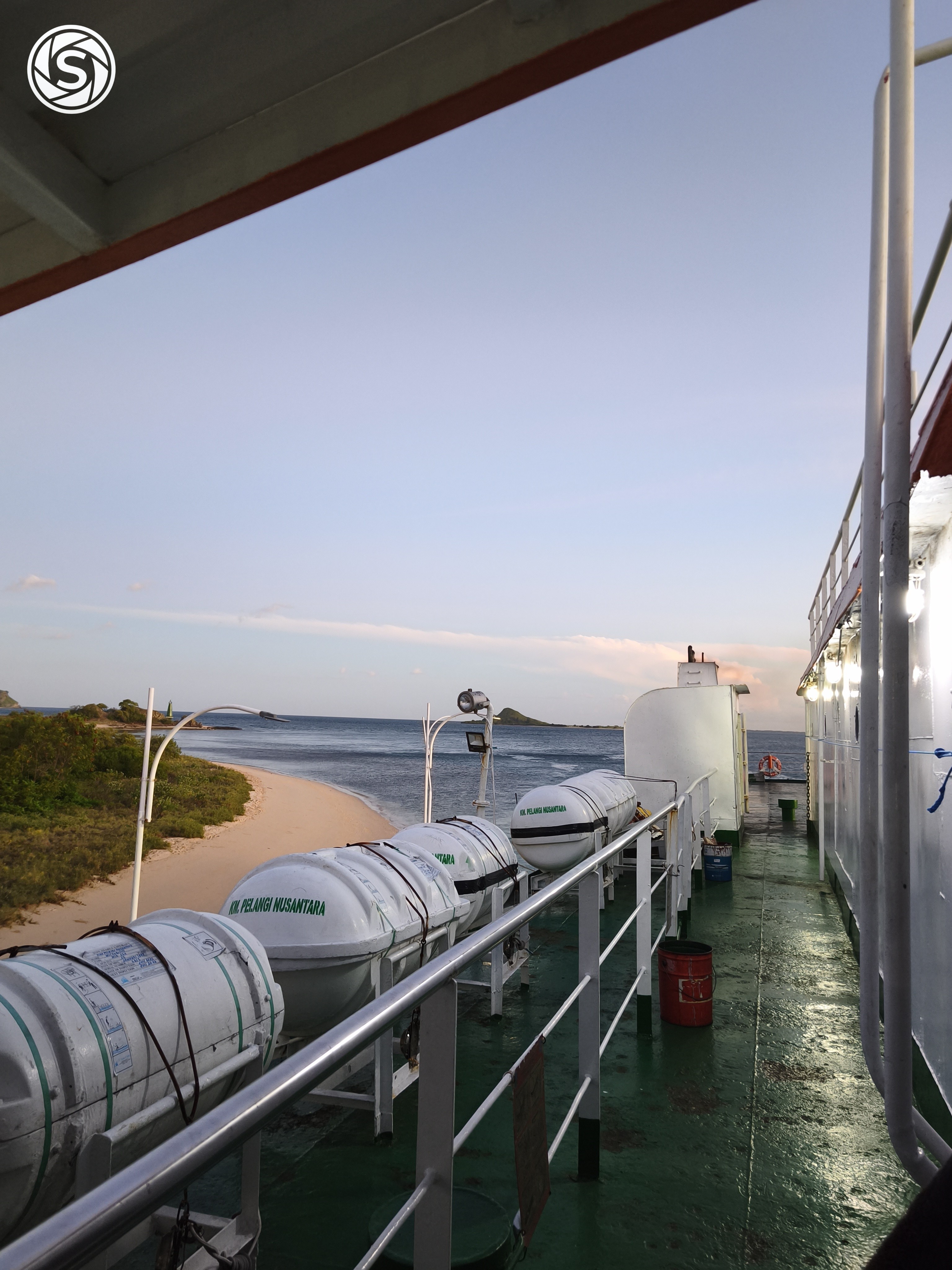 Pelabuhan poto tano - foto oleh Arif Angga Aditya di PictStock