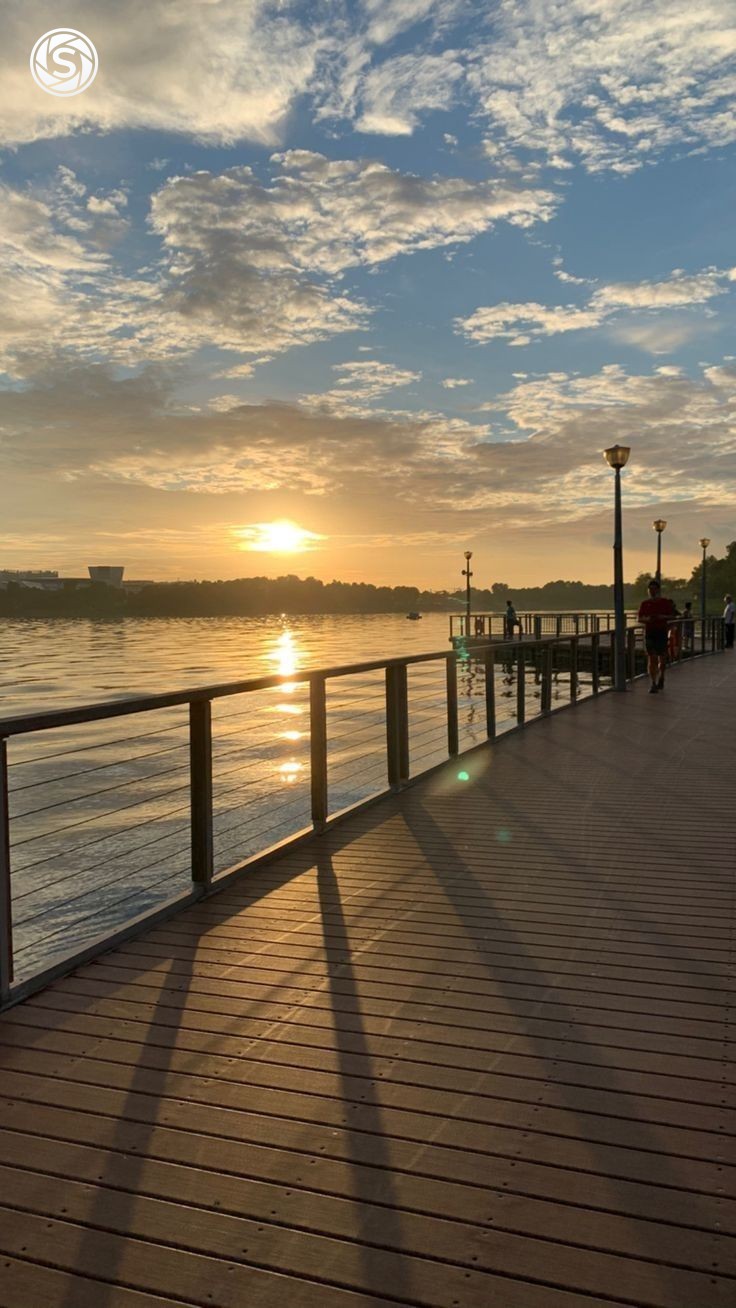 Sunset di Bali - foto oleh Ali Mukahfi di PictStock