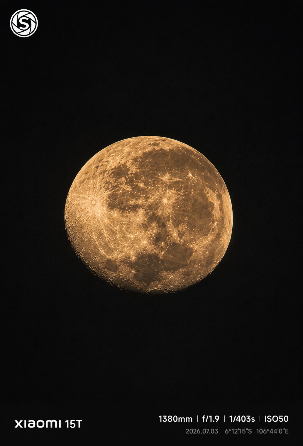 Pemandangan bulan purnama - foto oleh Yazz di PictStock